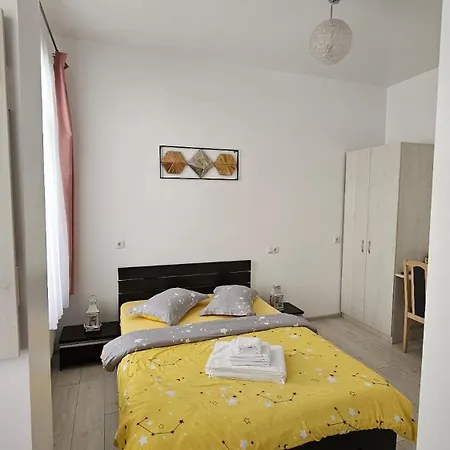 Saguna Guest house *